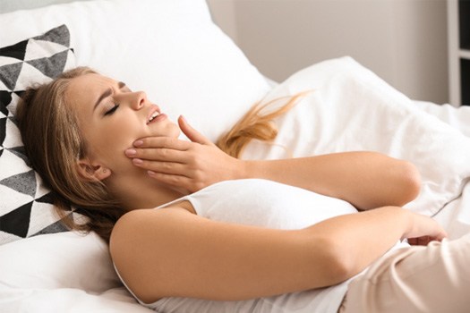 Woman with tooth pain